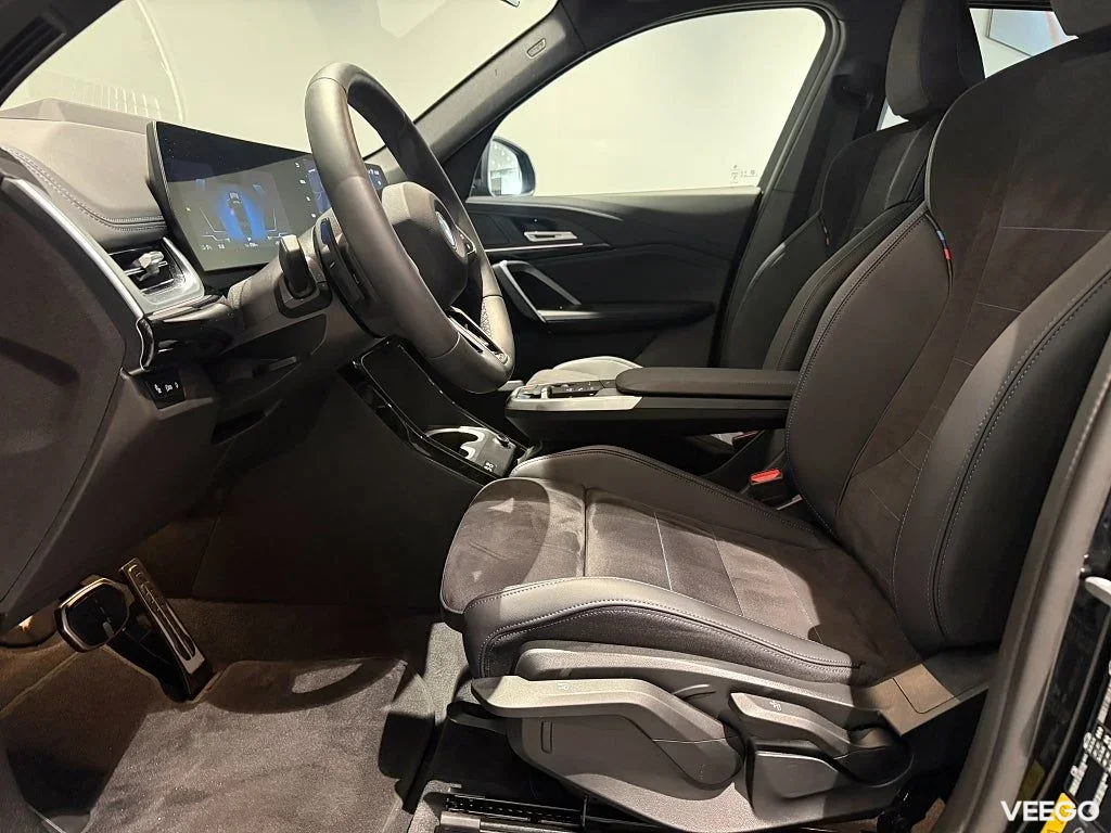 BMW iX1 xDrive30 M Sport Business Drag Innovation Adpt Farth