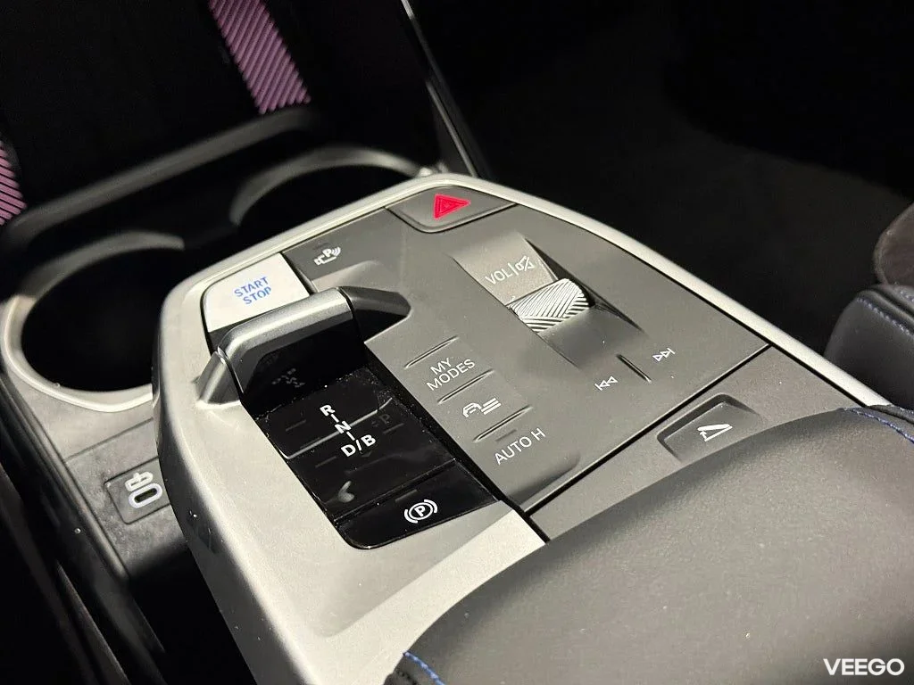 BMW iX1 xDrive30 M Sport Business Drag Innovation Adpt Farth