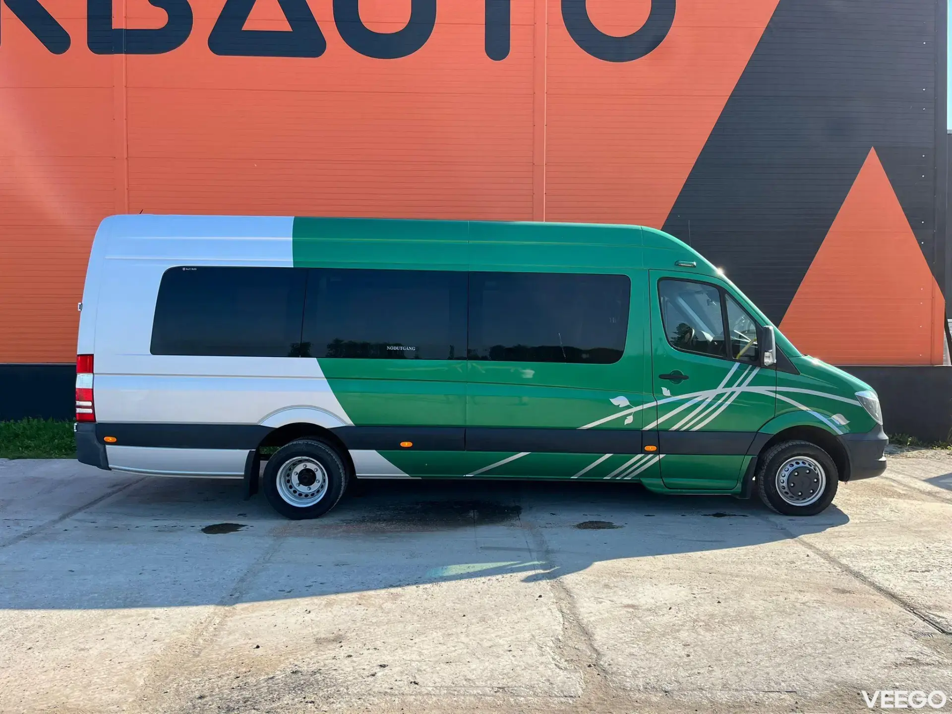 Mercedes-Benz SPRINTER 516 CDI 19 + 1 SEATS 120kW