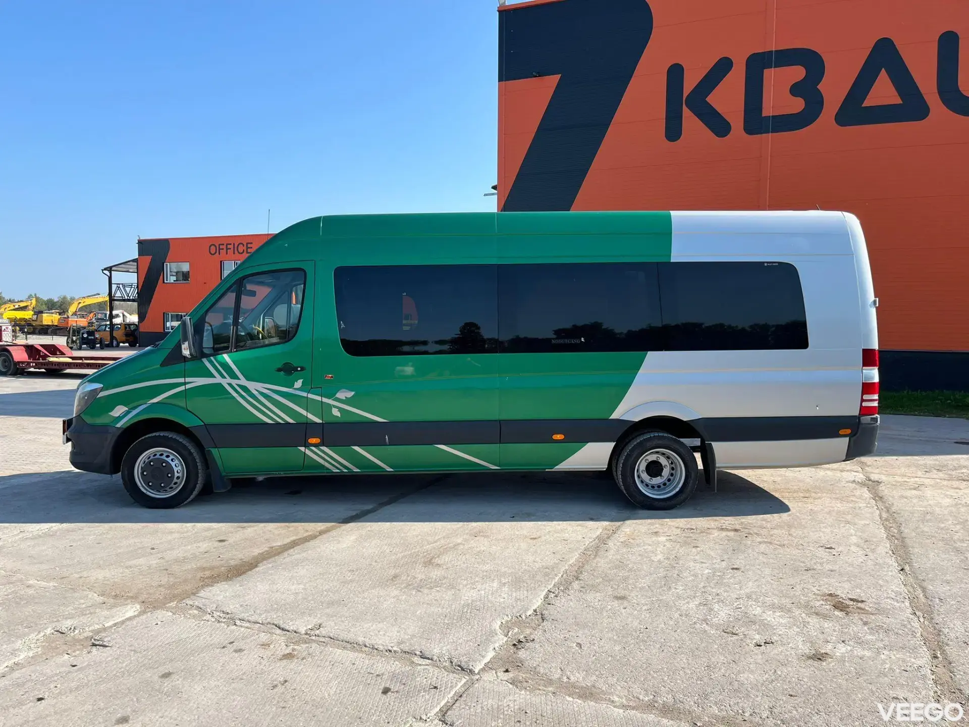 Mercedes-Benz SPRINTER 516 CDI 19 + 1 SEATS 120kW
