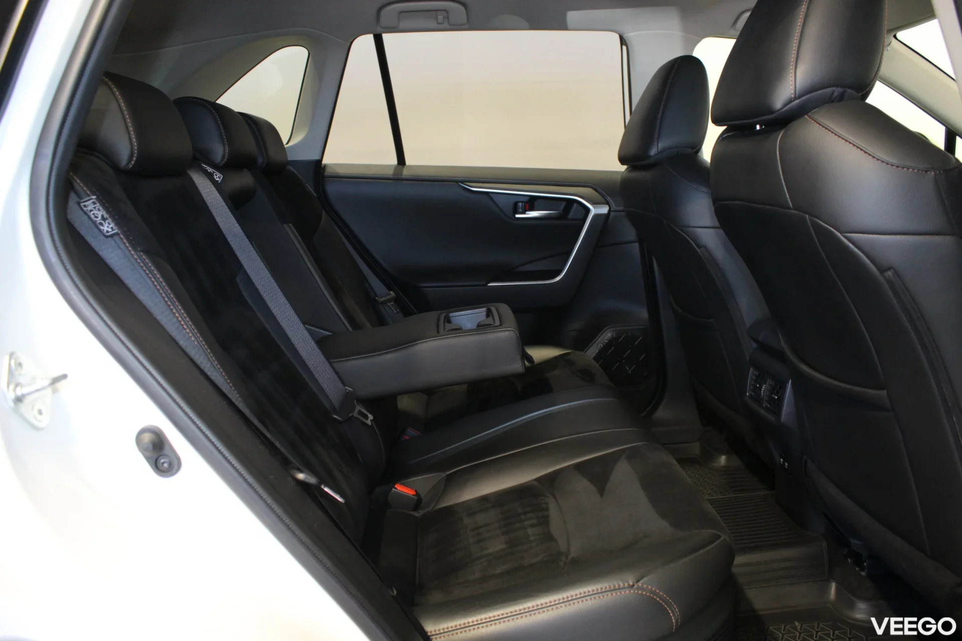 Toyota RAV4 Luxury Plus 2.5 131kW