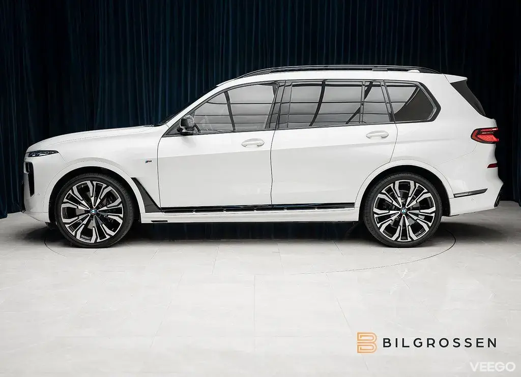 BMW X7 xDrive40d M Sport Pro B&W Sky Lounge Luft 6-Sits MOMS 259kW