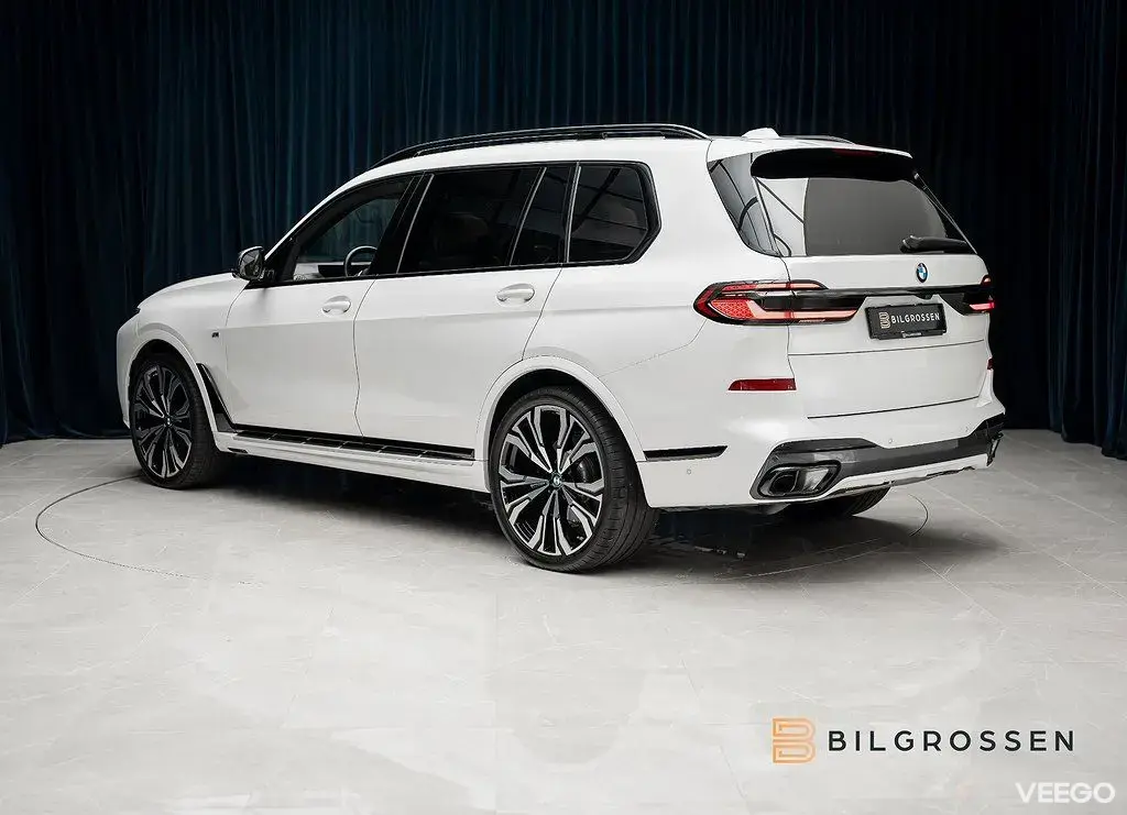 BMW X7 xDrive40d M Sport Pro B&W Sky Lounge Luft 6-Sits MOMS 259kW
