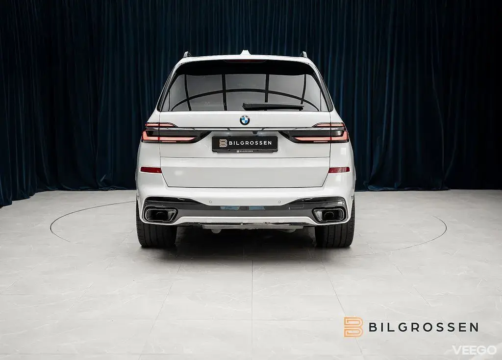 BMW X7 xDrive40d M Sport Pro B&W Sky Lounge Luft 6-Sits MOMS 259kW