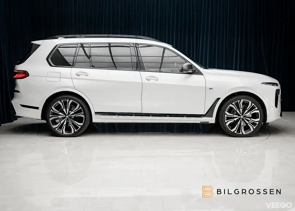 BMW X7 xDrive40d M Sport Pro B&W Sky Lounge Luft 6-Sits MOMS 259kW
