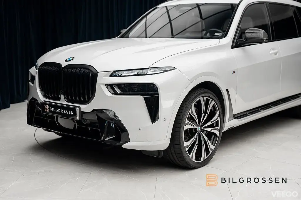 BMW X7 xDrive40d M Sport Pro B&W Sky Lounge Luft 6-Sits MOMS 259kW