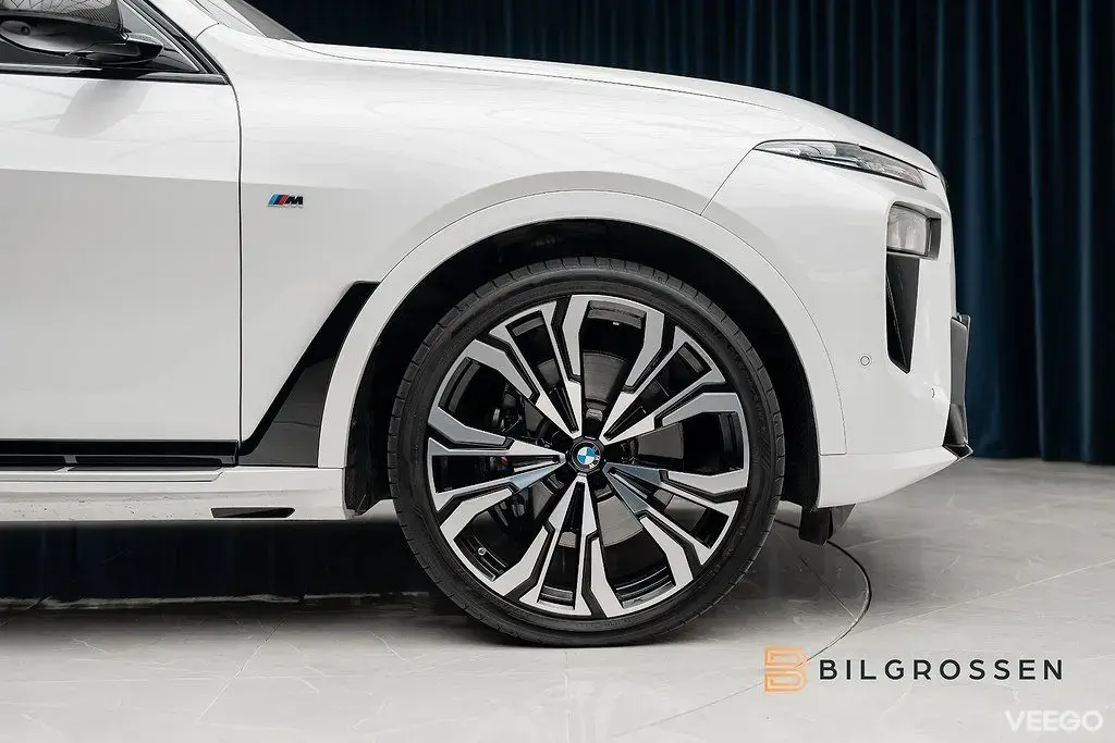 BMW X7 xDrive40d M Sport Pro B&W Sky Lounge Luft 6-Sits MOMS 259kW