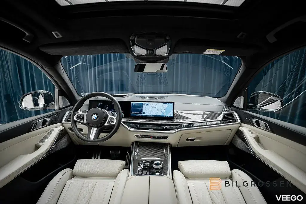 BMW X7 xDrive40d M Sport Pro B&W Sky Lounge Luft 6-Sits MOMS 259kW