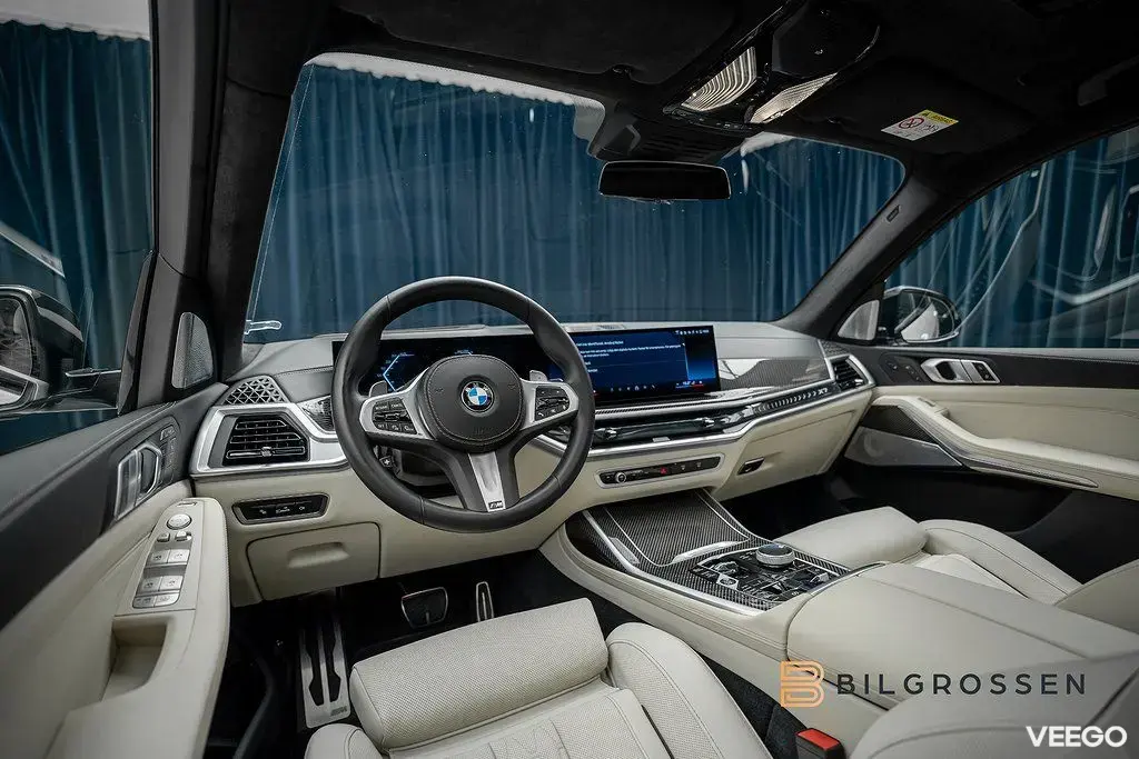 BMW X7 xDrive40d M Sport Pro B&W Sky Lounge Luft 6-Sits MOMS 259kW