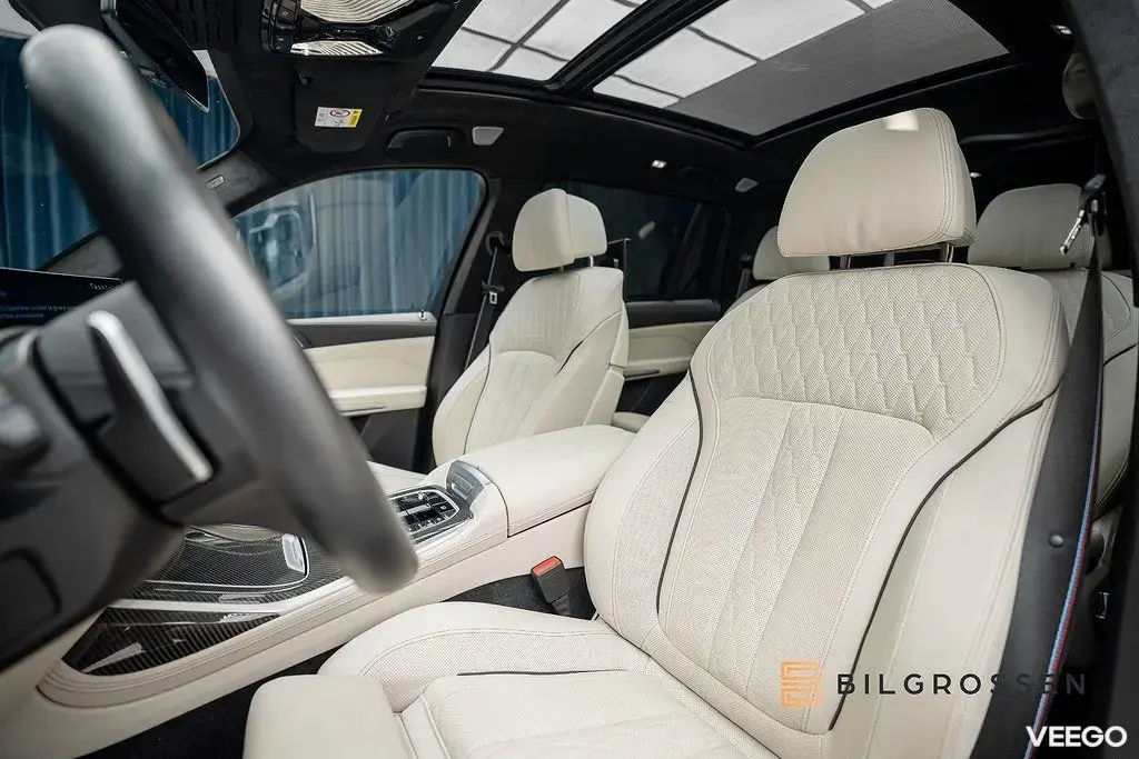 BMW X7 xDrive40d M Sport Pro B&W Sky Lounge Luft 6-Sits MOMS 259kW