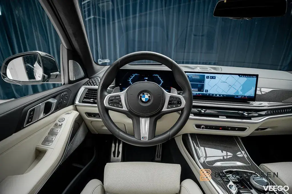 BMW X7 xDrive40d M Sport Pro B&W Sky Lounge Luft 6-Sits MOMS 259kW