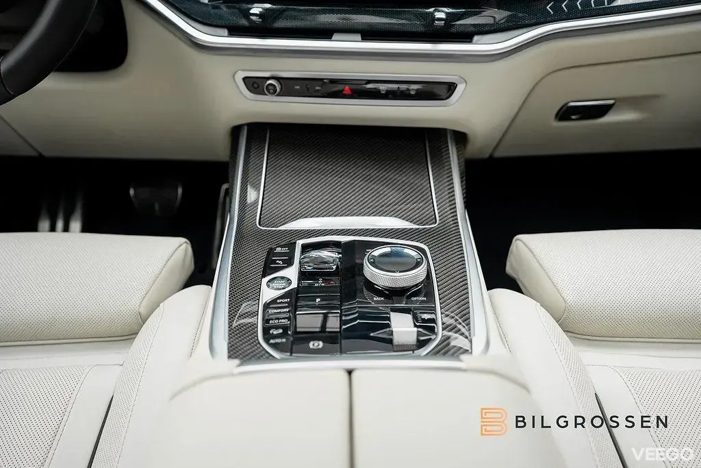 BMW X7 xDrive40d M Sport Pro B&W Sky Lounge Luft 6-Sits MOMS 259kW