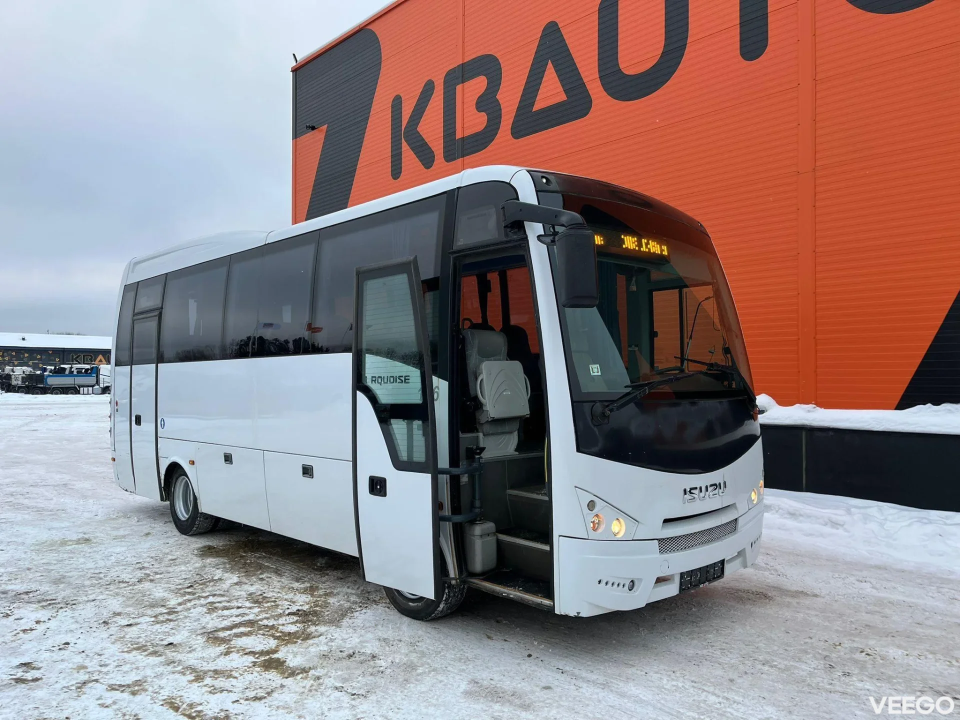 Isuzu Turquoise 36 SEATS / AC 140kW