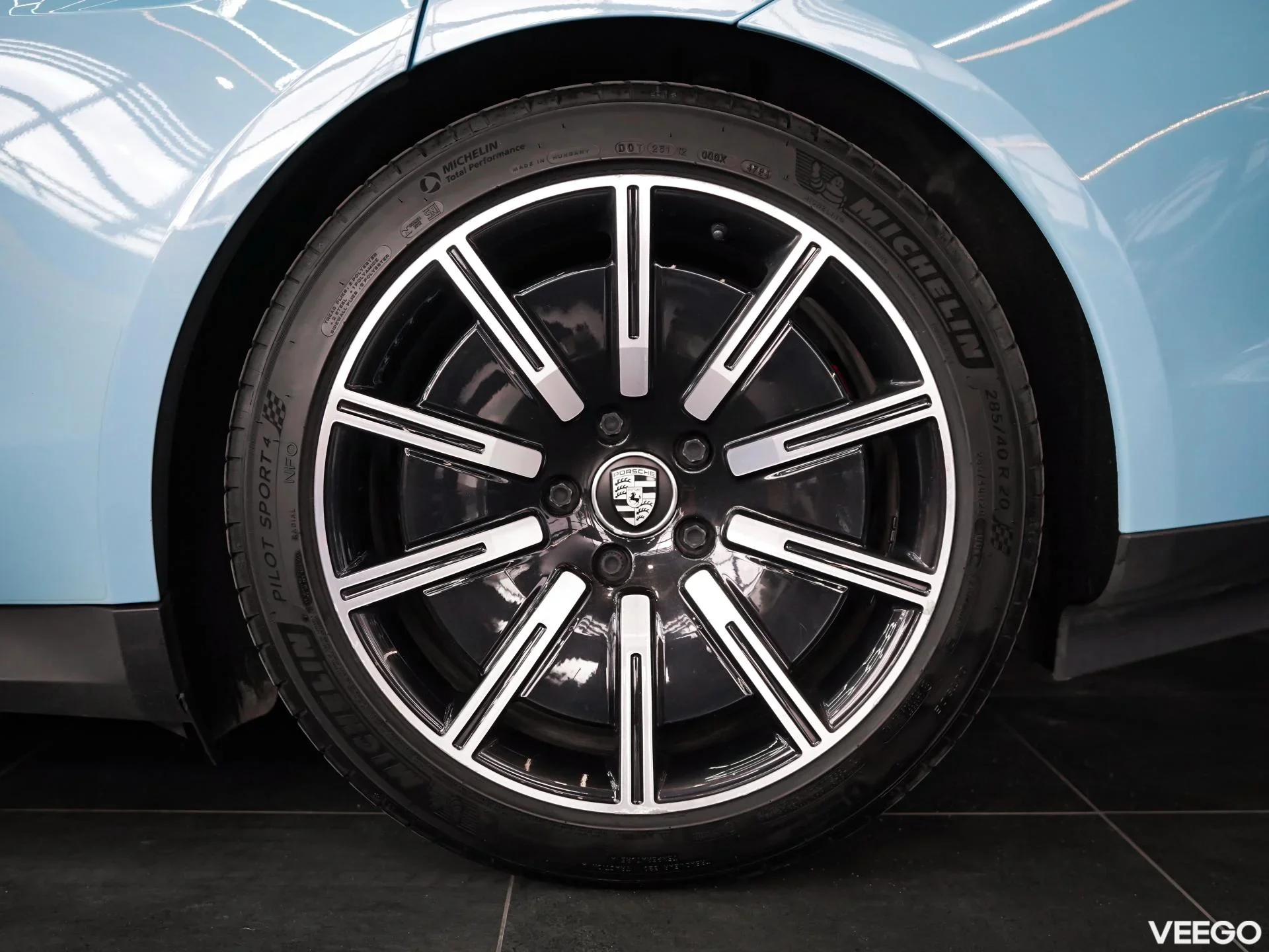 Porsche Taycan 360kW