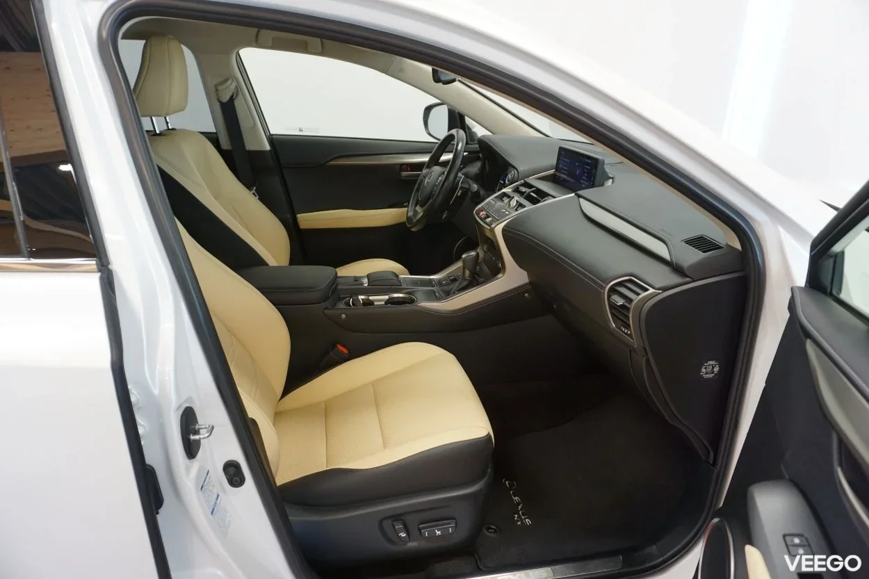 Lexus NX 300h Executive 2.5 114kW