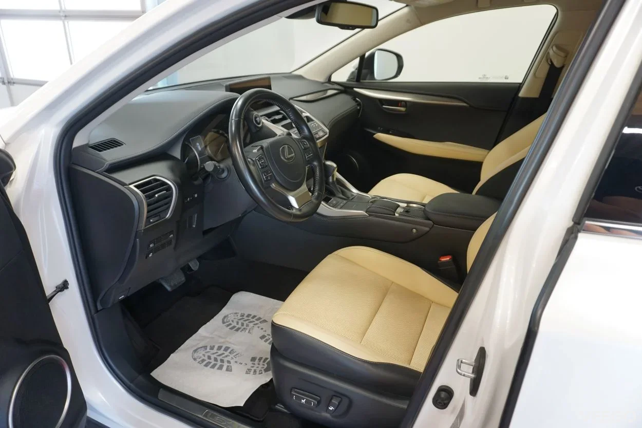 Lexus NX 300h Executive 2.5 114kW