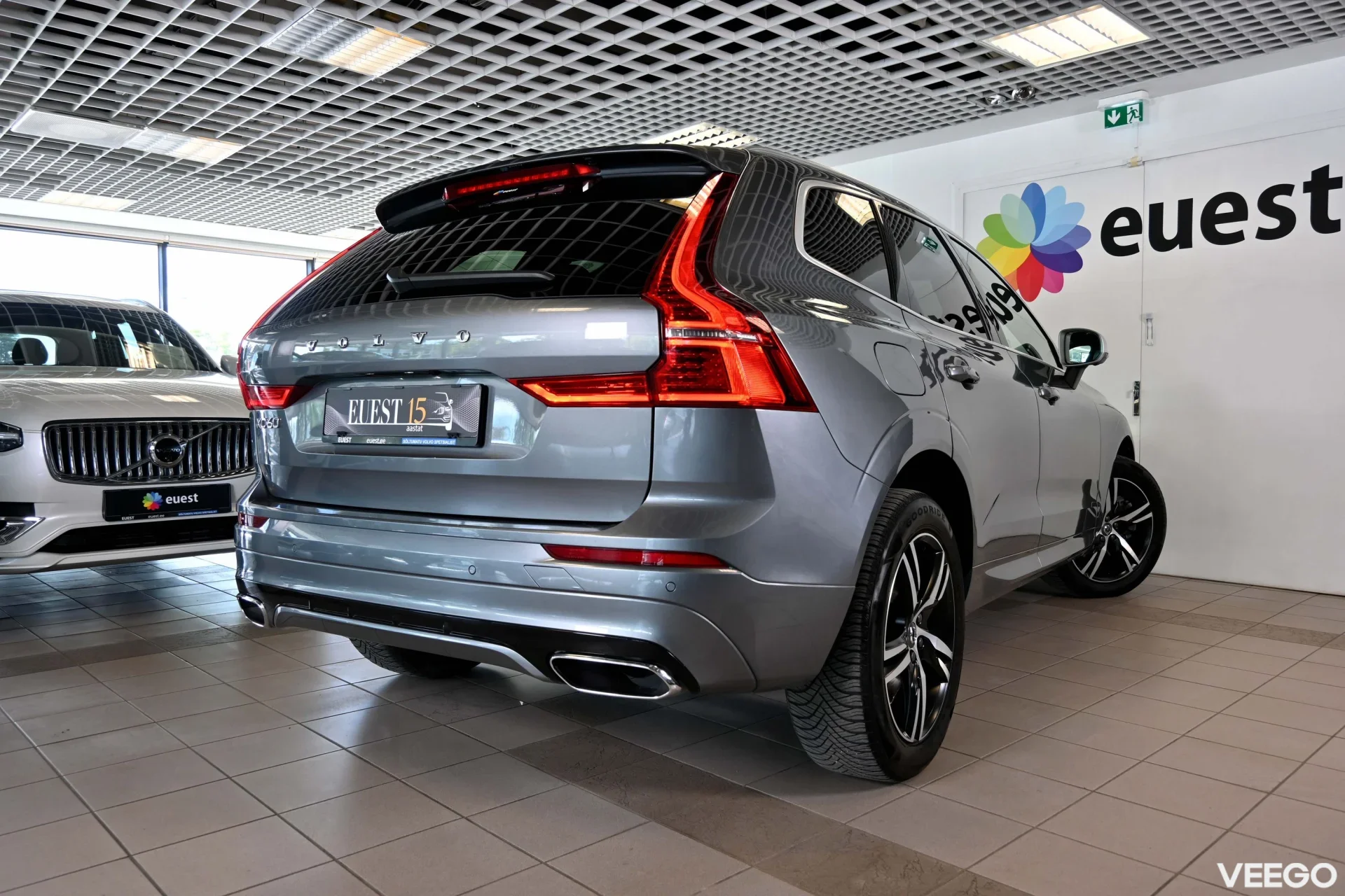 Volvo XC60 AWD R-DESIGN XENIUM PRO INTELLI SAFE MY2018 2 173kW