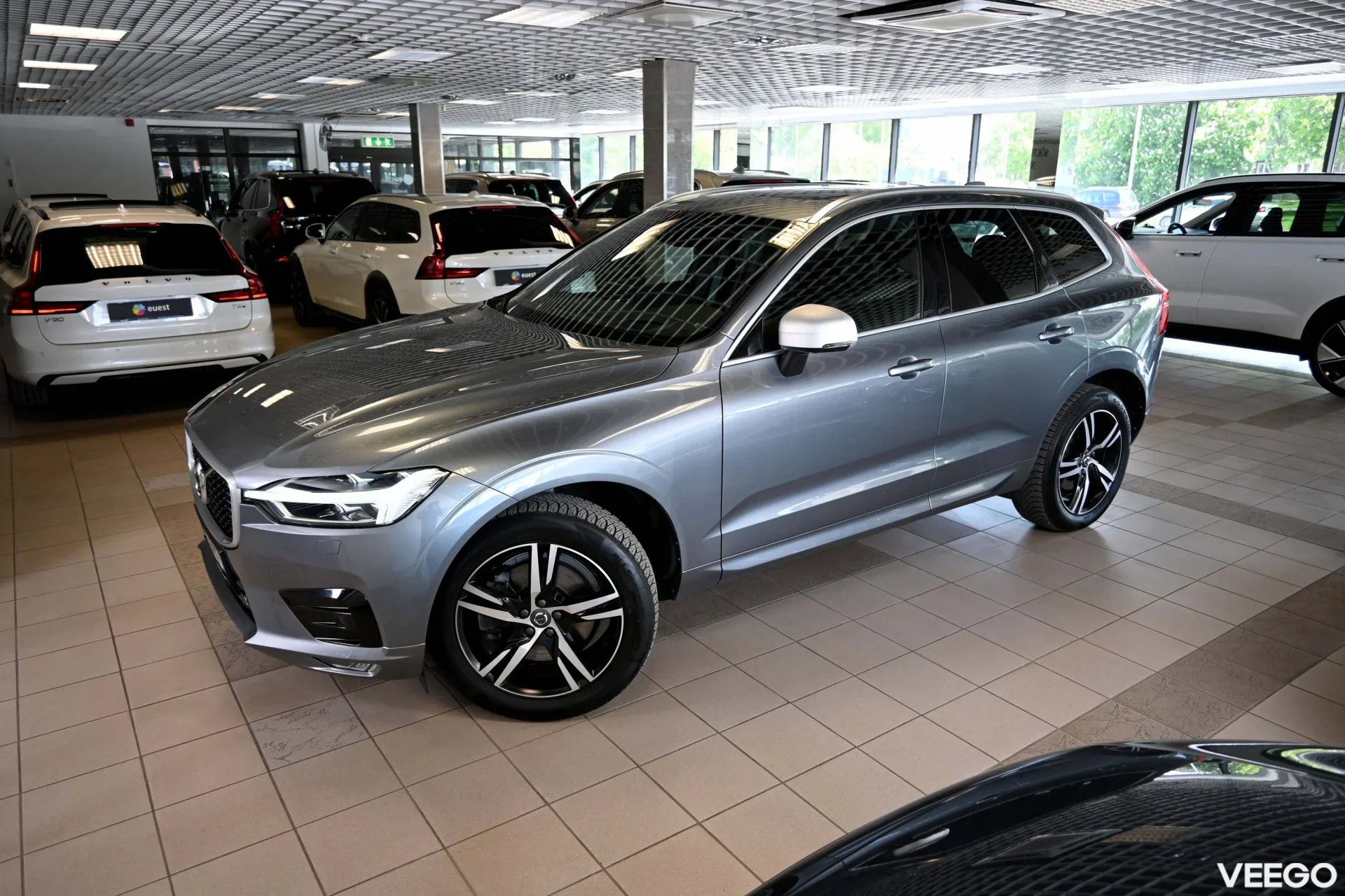 Volvo XC60 AWD R-DESIGN XENIUM PRO INTELLI SAFE MY2018 2 173kW
