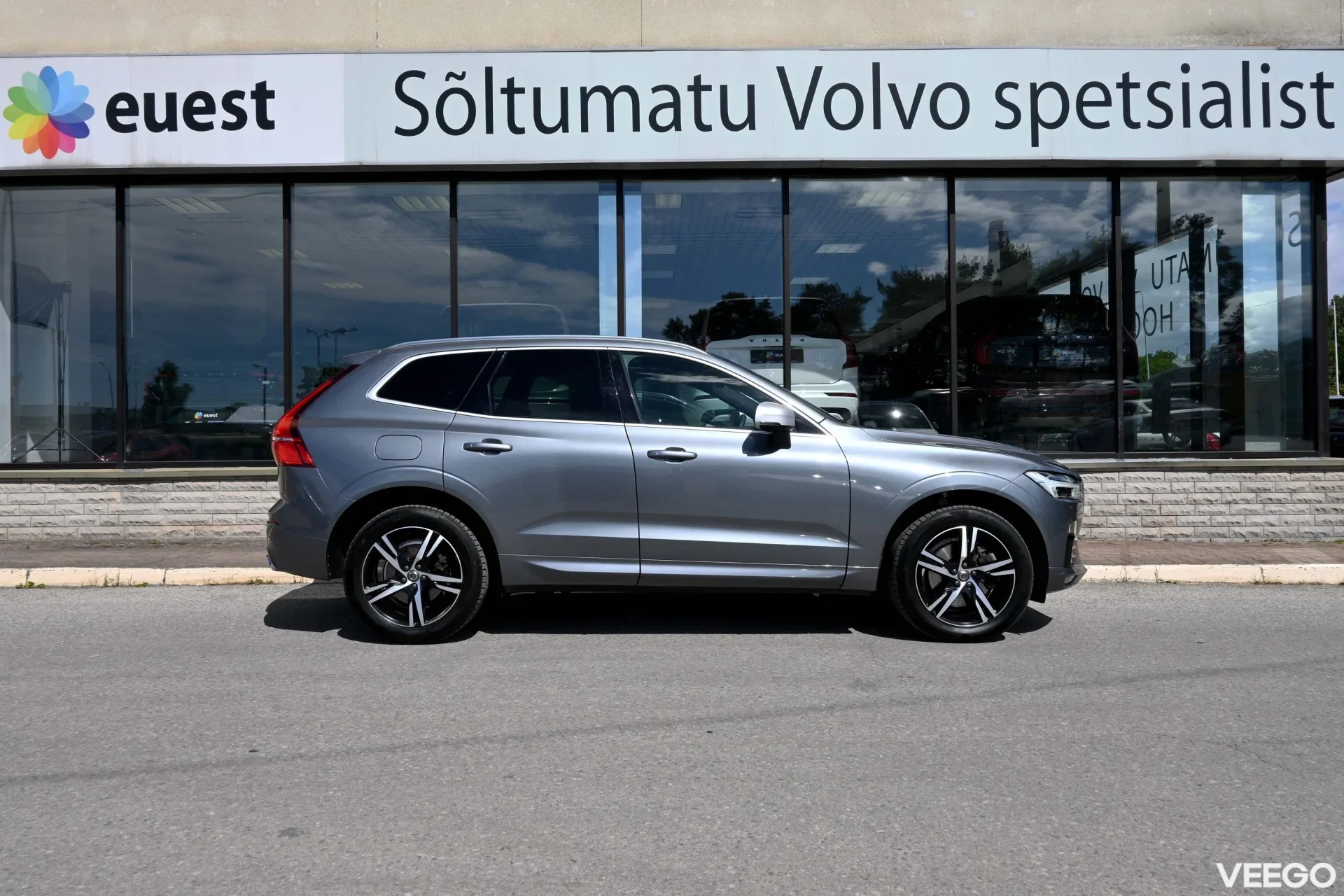 Volvo XC60 AWD R-DESIGN XENIUM PRO INTELLI SAFE MY2018 2 173kW