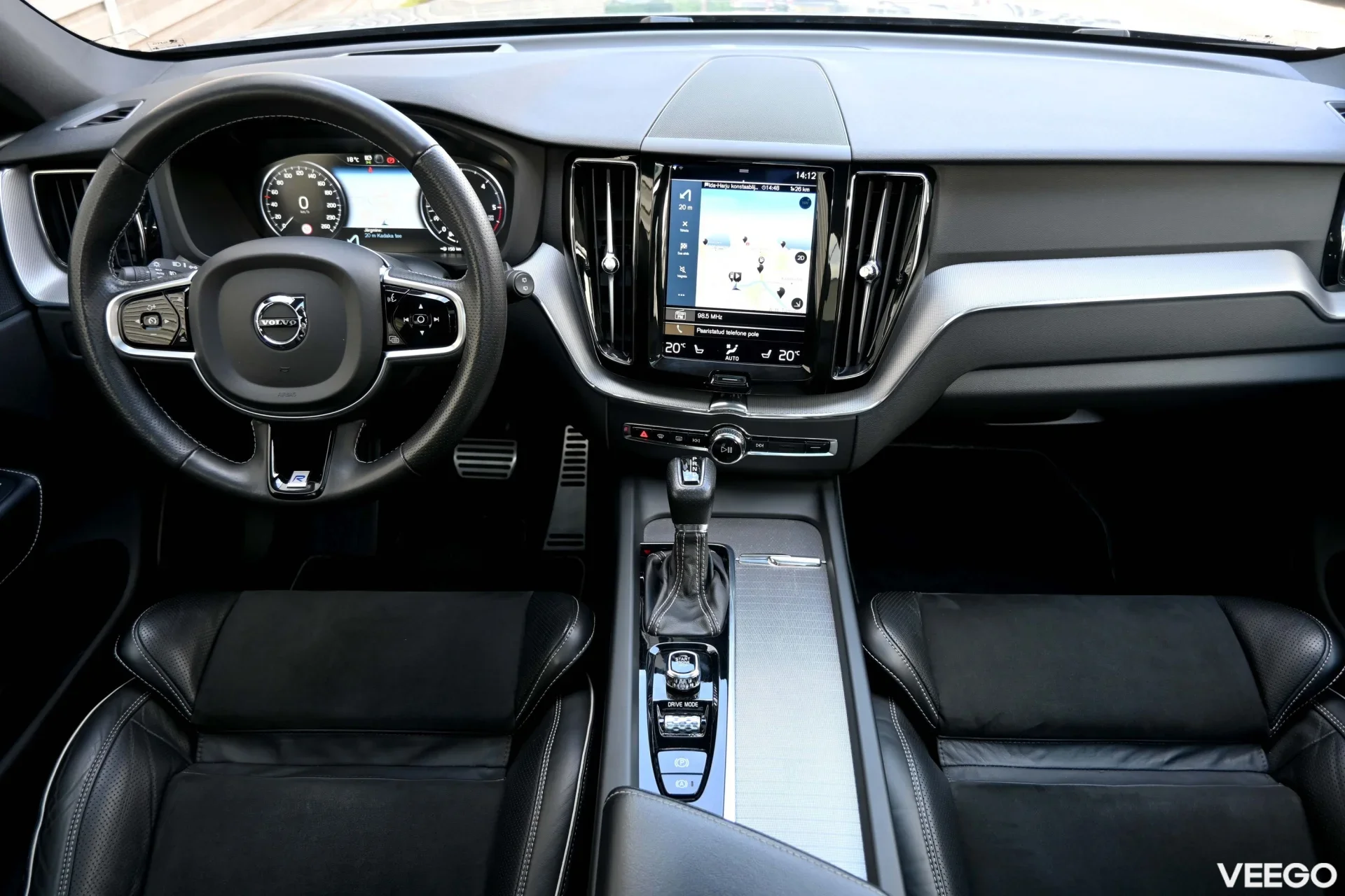 Volvo XC60 AWD R-DESIGN XENIUM PRO INTELLI SAFE MY2018 2 173kW