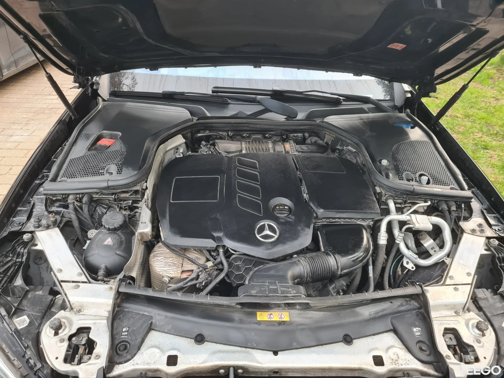 Mercedes-Benz E220 W213 2.0 143kW