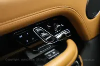 Land Rover Range Rover P400e Autobiography Fifty Edition 2 221kW thumbnail