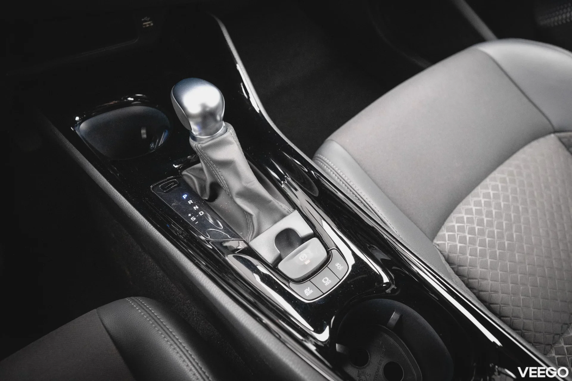 Toyota C-HR Hybrid Crossover Style 2 112kW