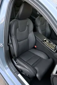 Volvo S60 AWD B&W LUXURY+ ULTIMATE DARK XENIUM INTELLI 2 335kW thumbnail