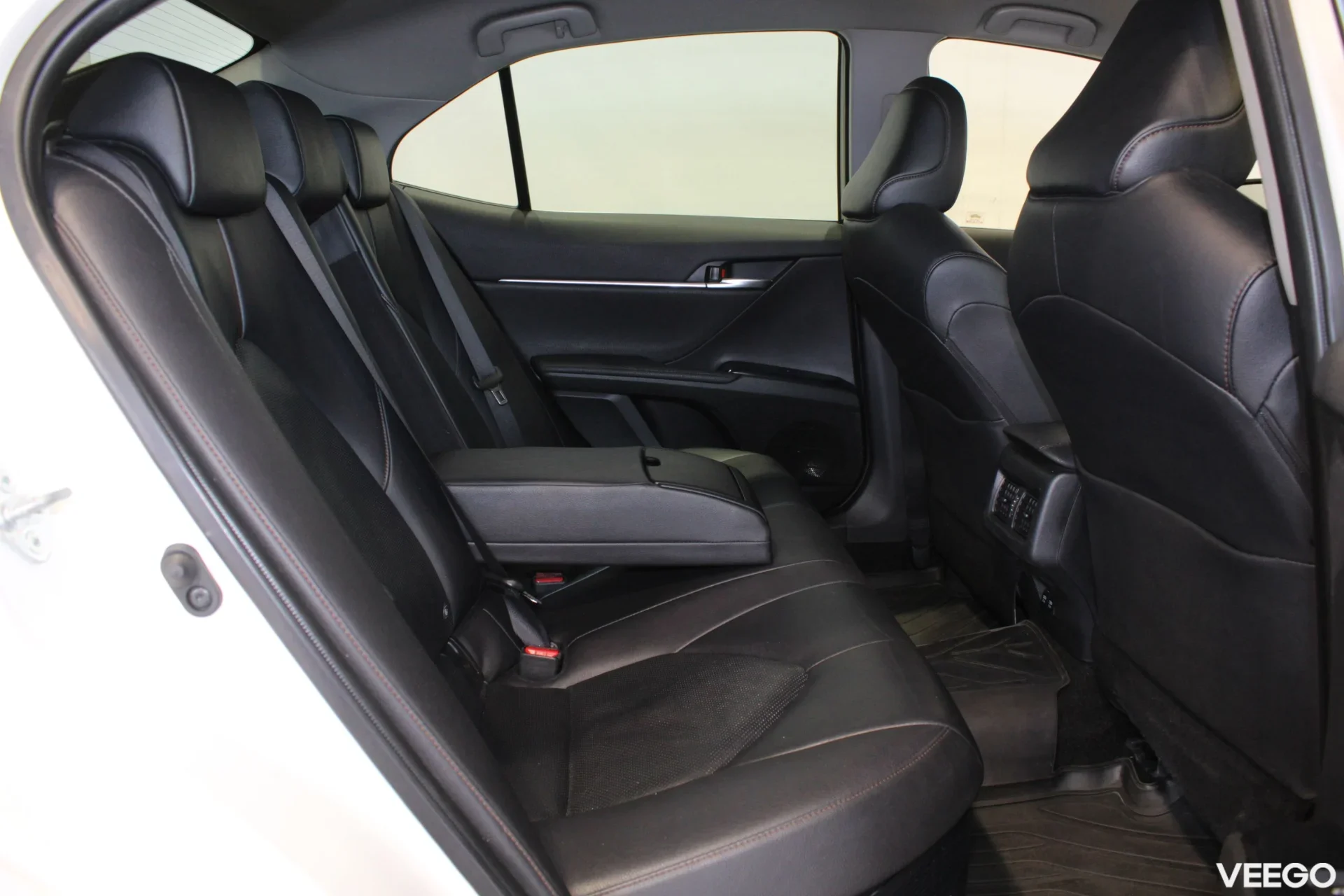 Toyota Camry Luxury Business 2.5 131kW