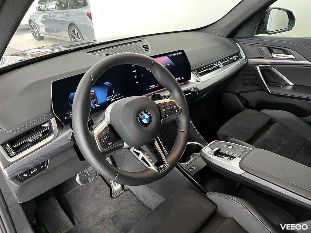 BMW X1 sDrive18i 4,95 ränta M Sport Drag Rattvärme Park Assist