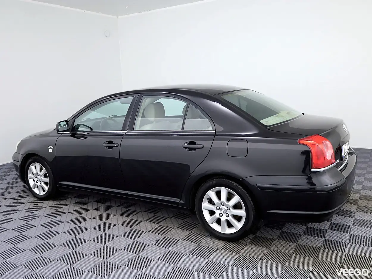 Toyota Avensis 2.2 130kW
