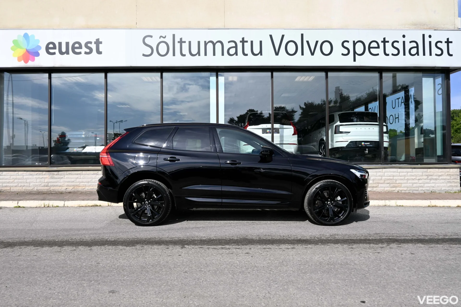 Volvo XC60 AWD 4C B&W LUXURY+ BLACK EDITION INTELLI PRO 2 293kW