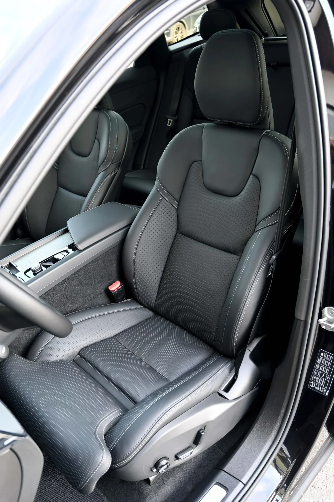Volvo XC60 AWD 4C B&W LUXURY+ BLACK EDITION INTELLI PRO 2 293kW