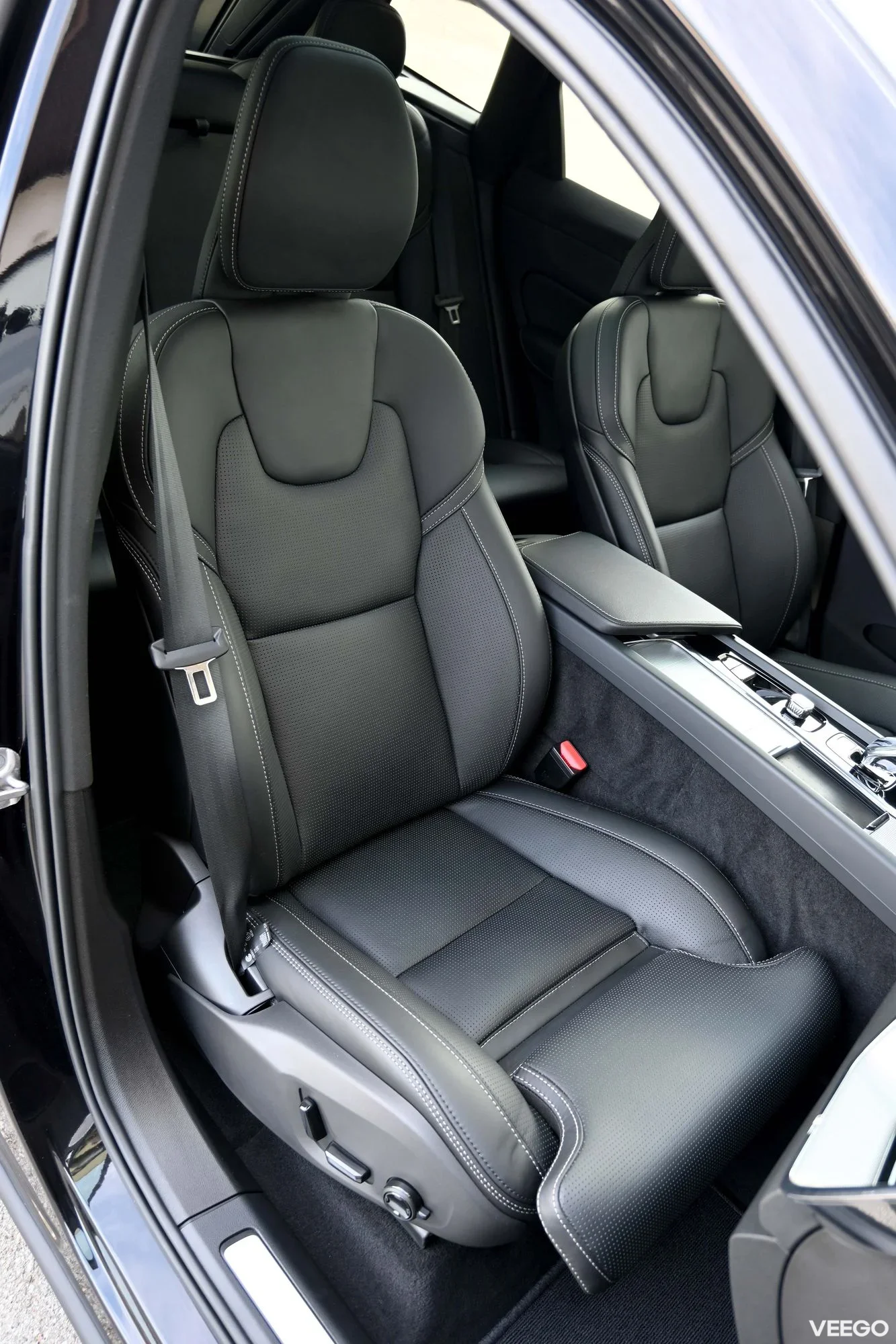 Volvo XC60 AWD 4C B&W LUXURY+ BLACK EDITION INTELLI PRO 2 293kW