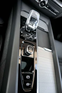 Volvo XC60 AWD 4C B&W LUXURY+ BLACK EDITION INTELLI PRO 2 293kW thumbnail