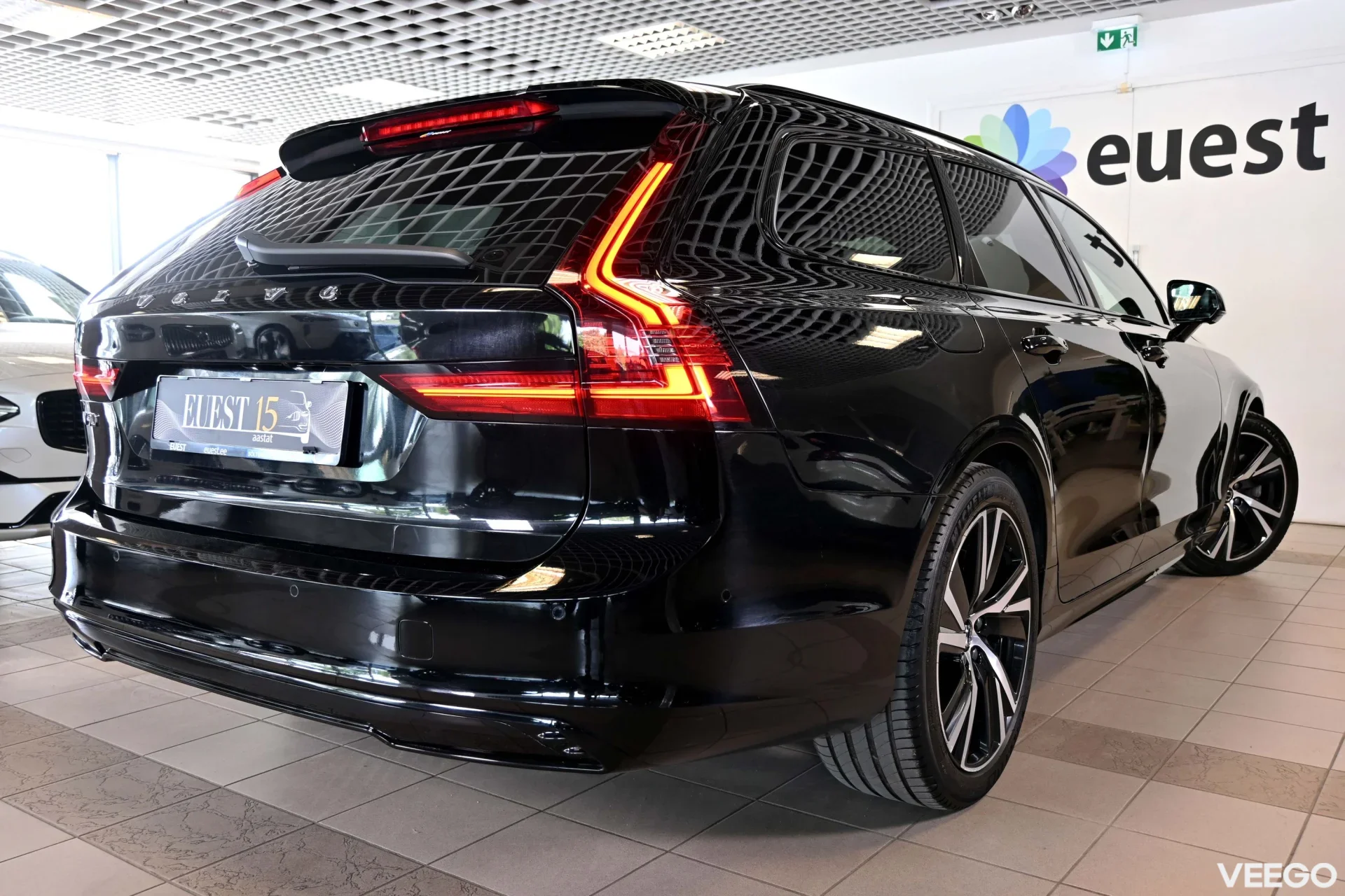 Volvo V90 AWD H&K R-DESIGN INTELLI SAFE 2 251kW
