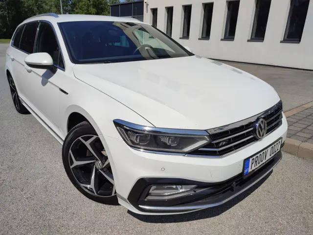 Image of Volkswagen Passat R-Line 4Motion 140kW