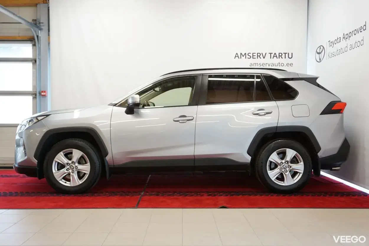Toyota RAV4 Luxury + Comfort pakett 2 129kW