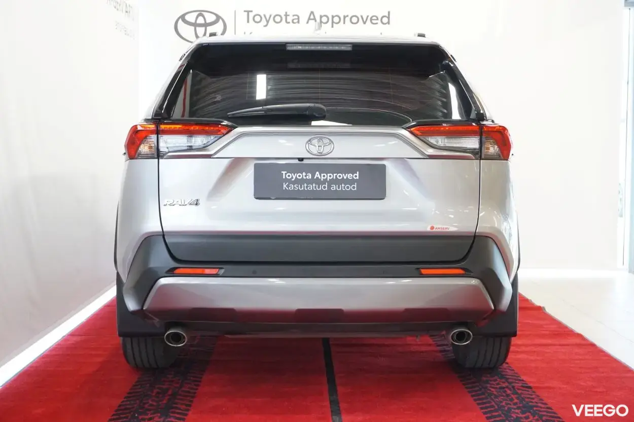 Toyota RAV4 Luxury + Comfort pakett 2 129kW