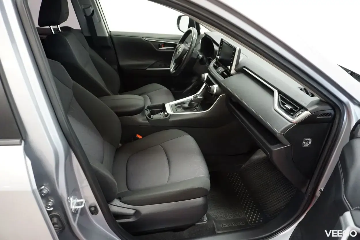 Toyota RAV4 Luxury + Comfort pakett 2 129kW