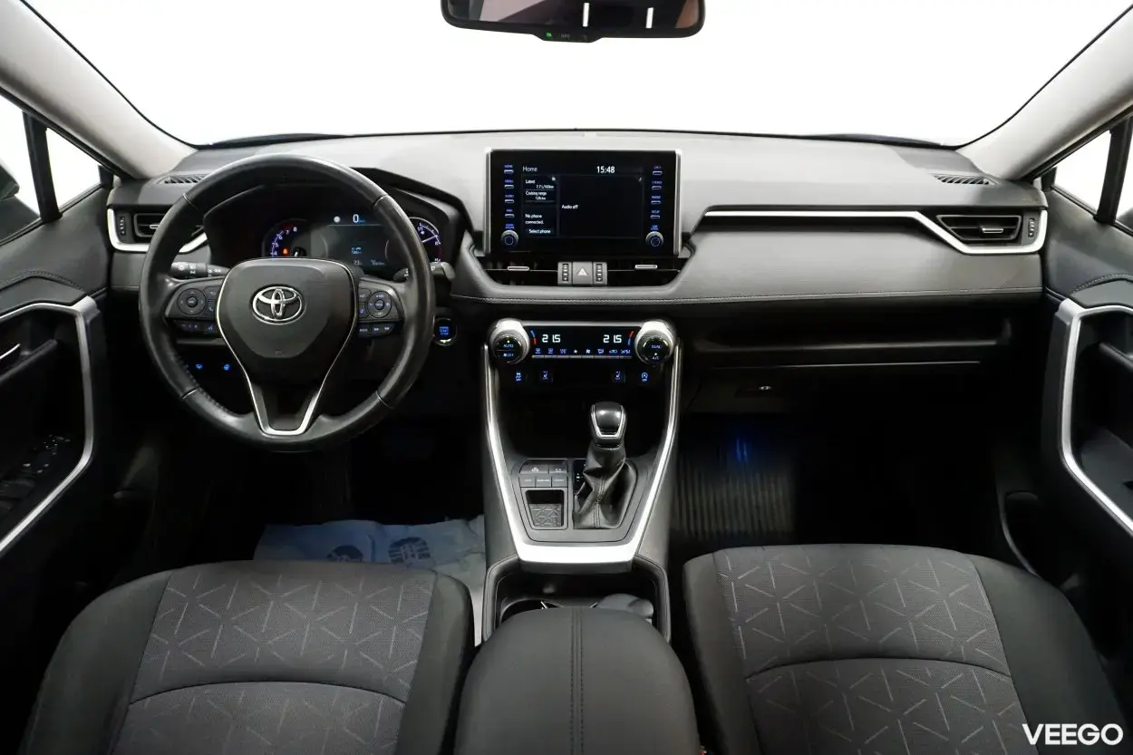 Toyota RAV4 Luxury + Comfort pakett 2 129kW