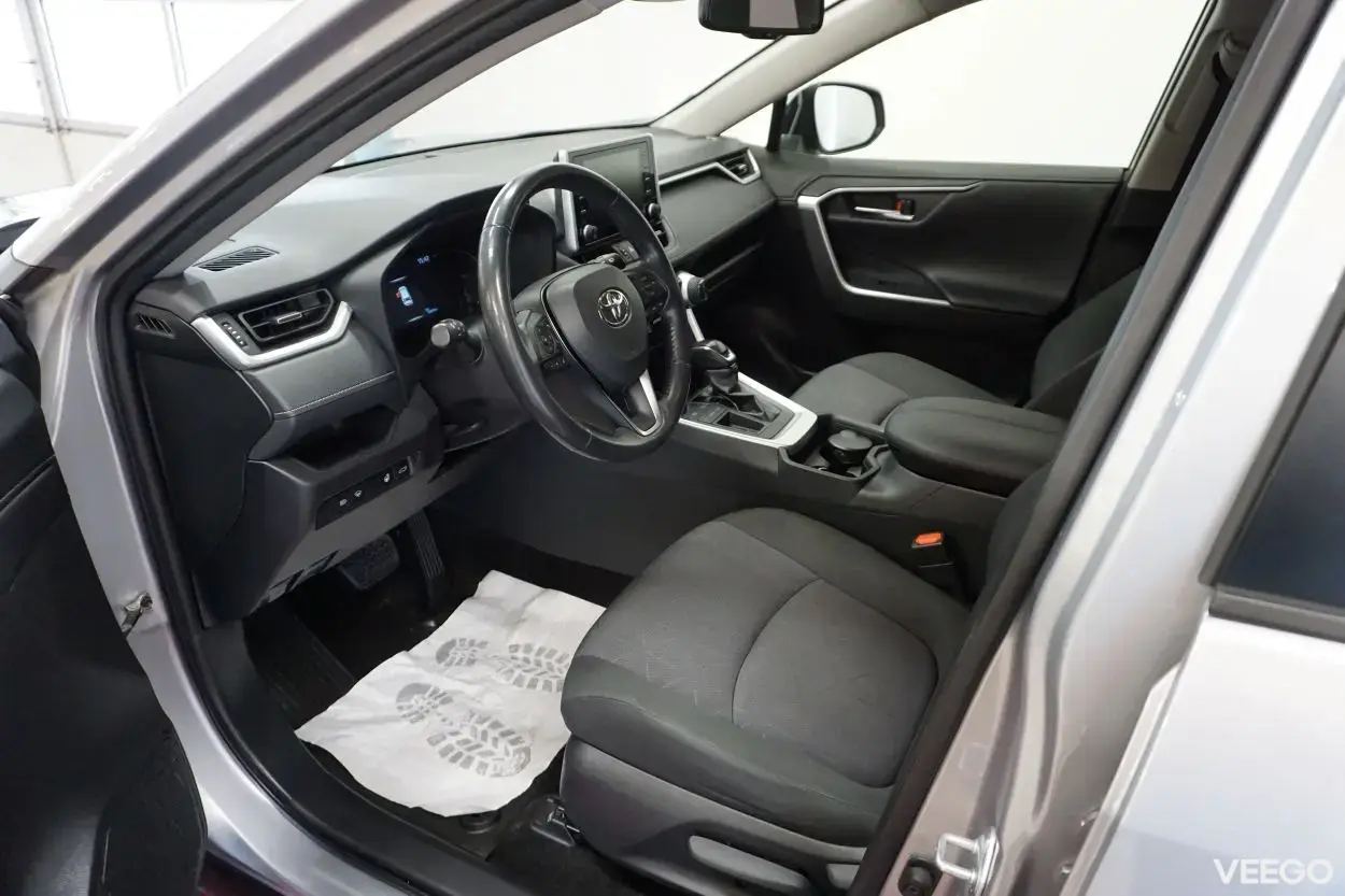 Toyota RAV4 Luxury + Comfort pakett 2 129kW