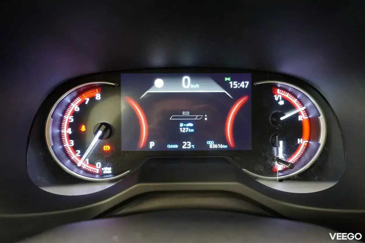 Toyota RAV4 Luxury + Comfort pakett 2 129kW