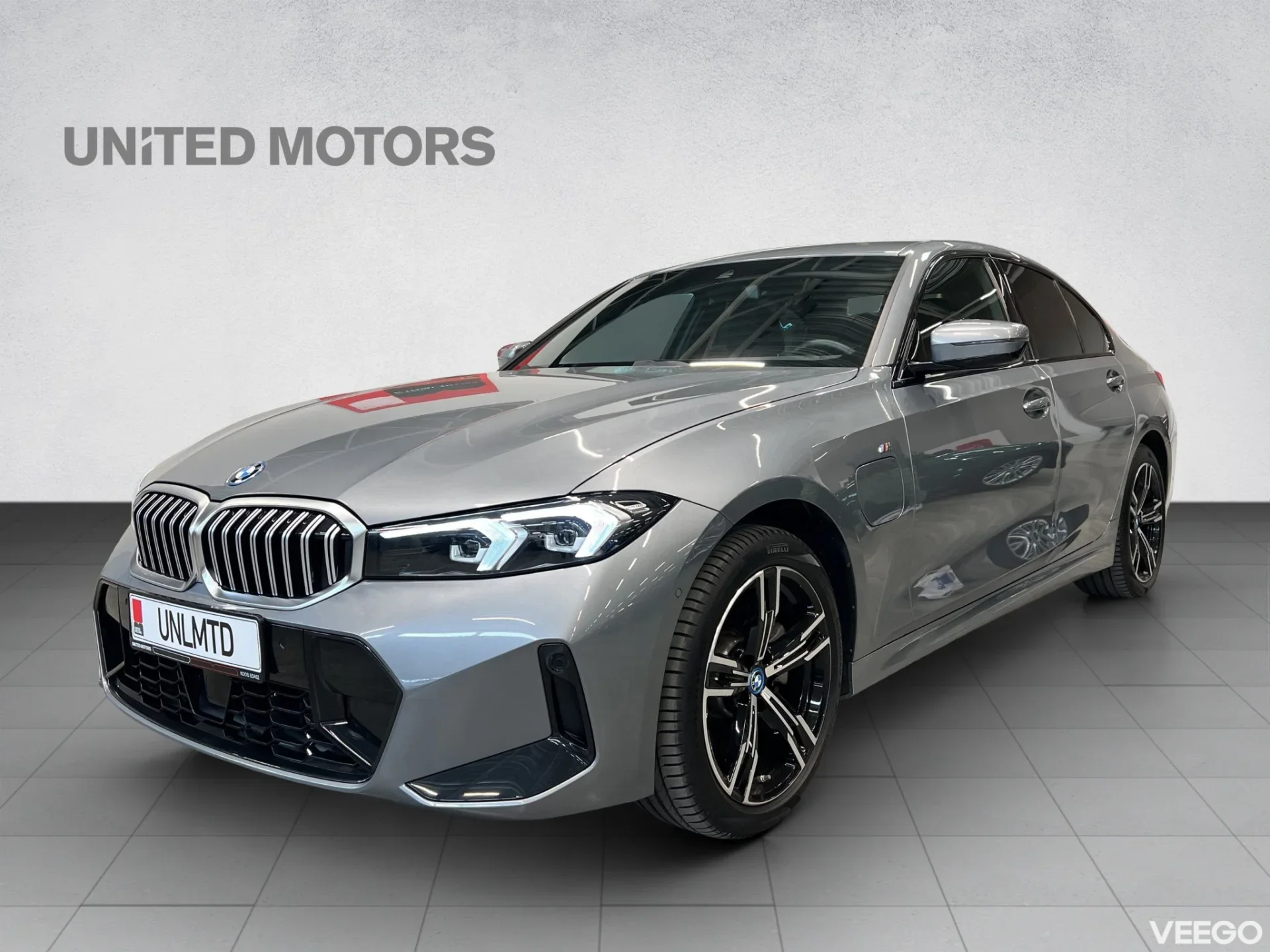 BMW 330 - 2 215kW