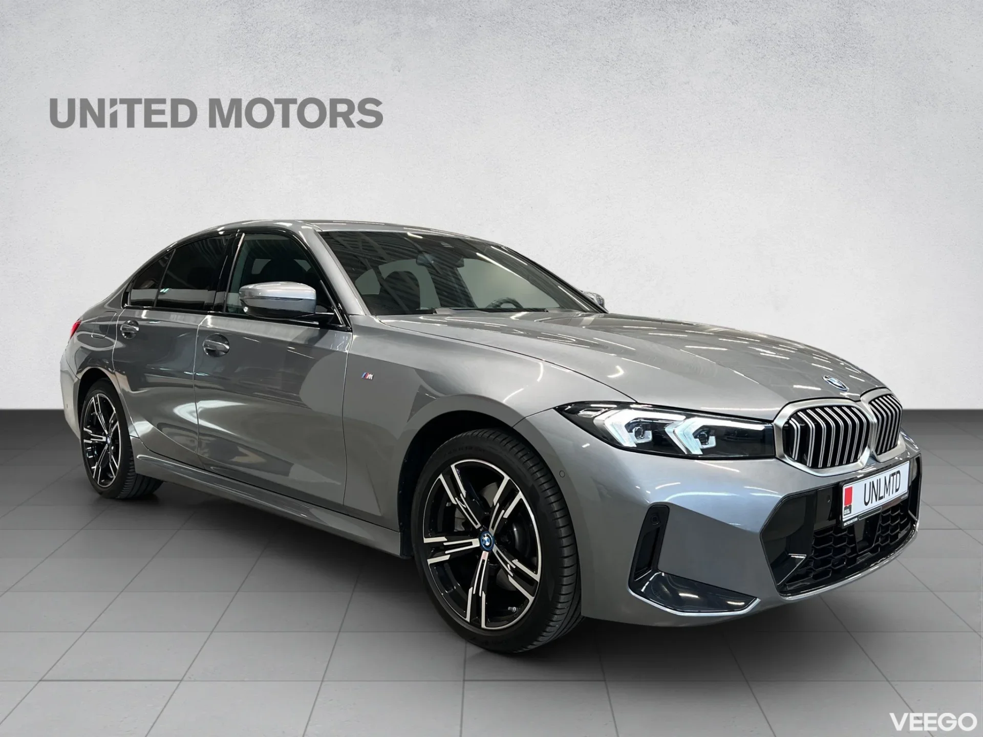 BMW 330 - 2 215kW