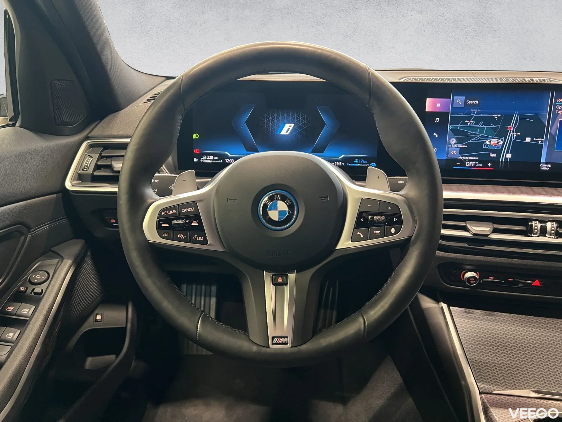 BMW 330 - 2 215kW