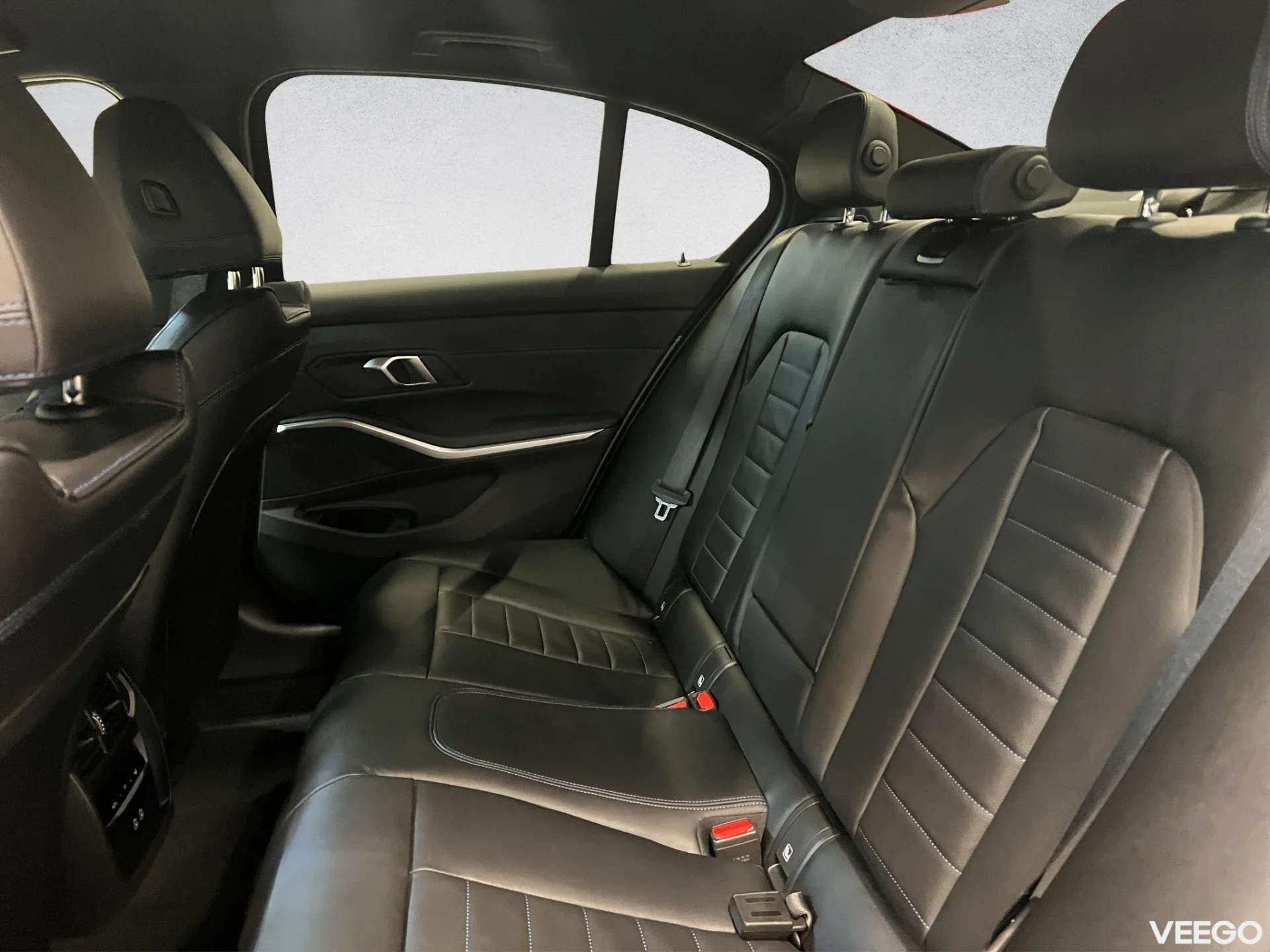 BMW 330 - 2 215kW