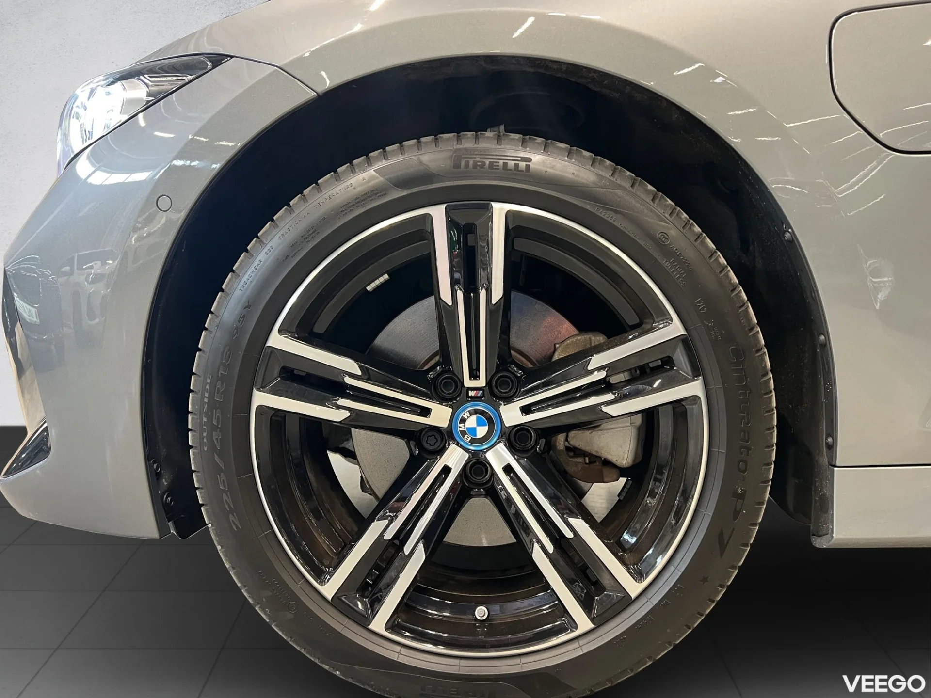 BMW 330 - 2 215kW