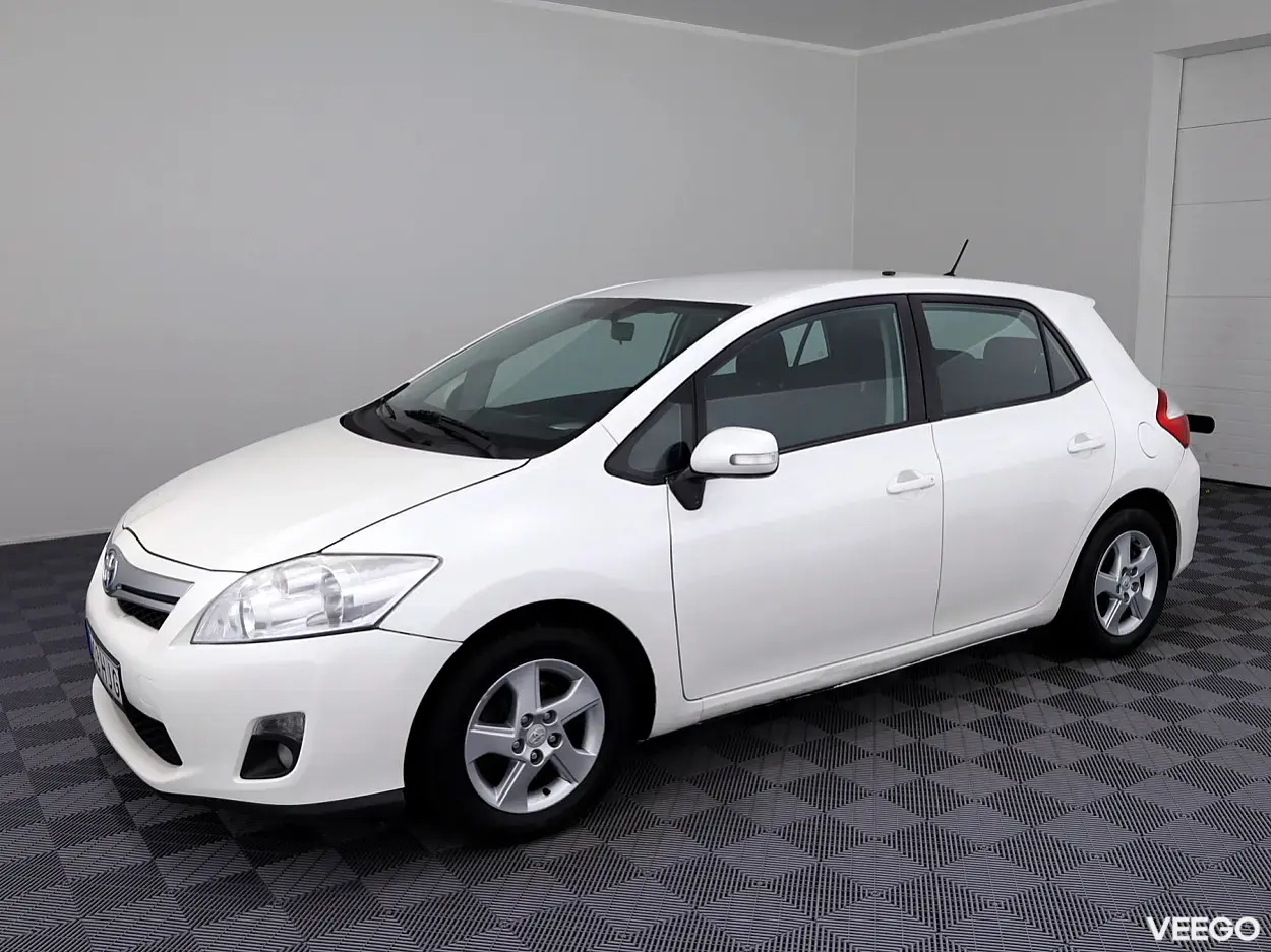 Toyota Auris 1.8 73kW