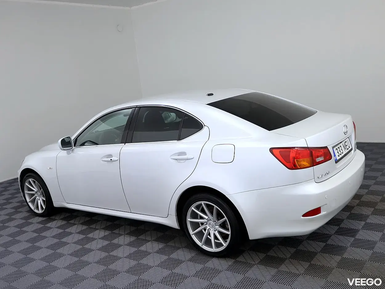 Lexus IS 220 2.2 130kW